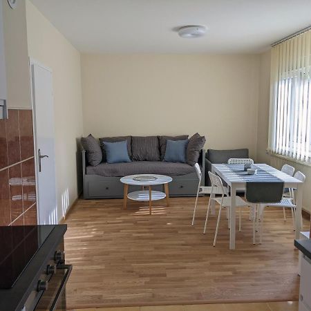 Affordable And Newly Renovated 1-Bedroom Apartment Kraljevo Ngoại thất bức ảnh