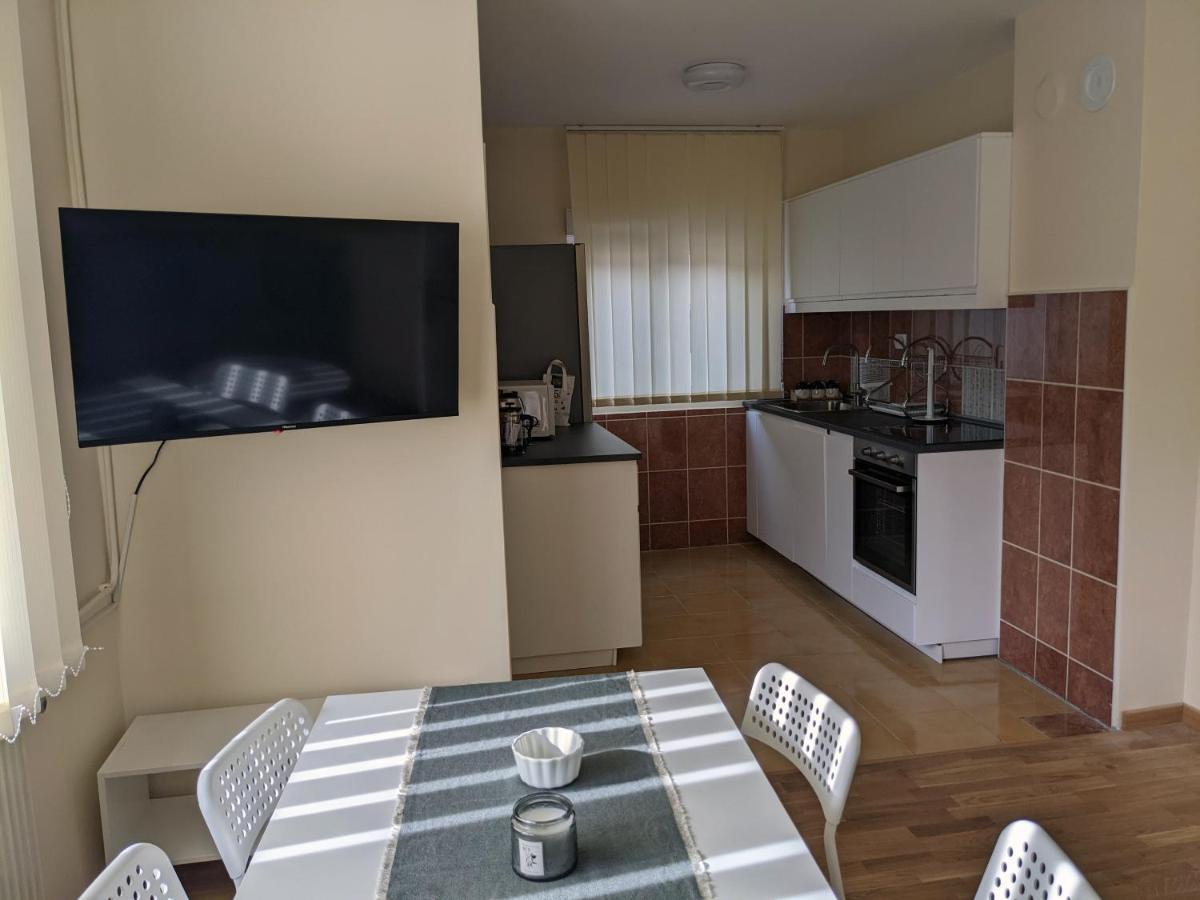 Affordable And Newly Renovated 1-Bedroom Apartment Kraljevo Ngoại thất bức ảnh