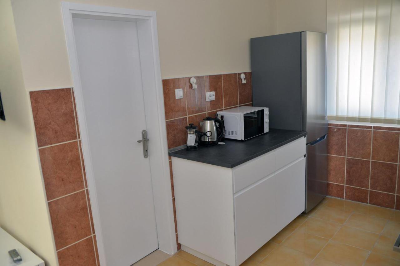 Affordable And Newly Renovated 1-Bedroom Apartment Kraljevo Ngoại thất bức ảnh