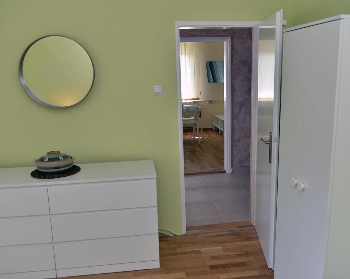Affordable And Newly Renovated 1-Bedroom Apartment Kraljevo Ngoại thất bức ảnh