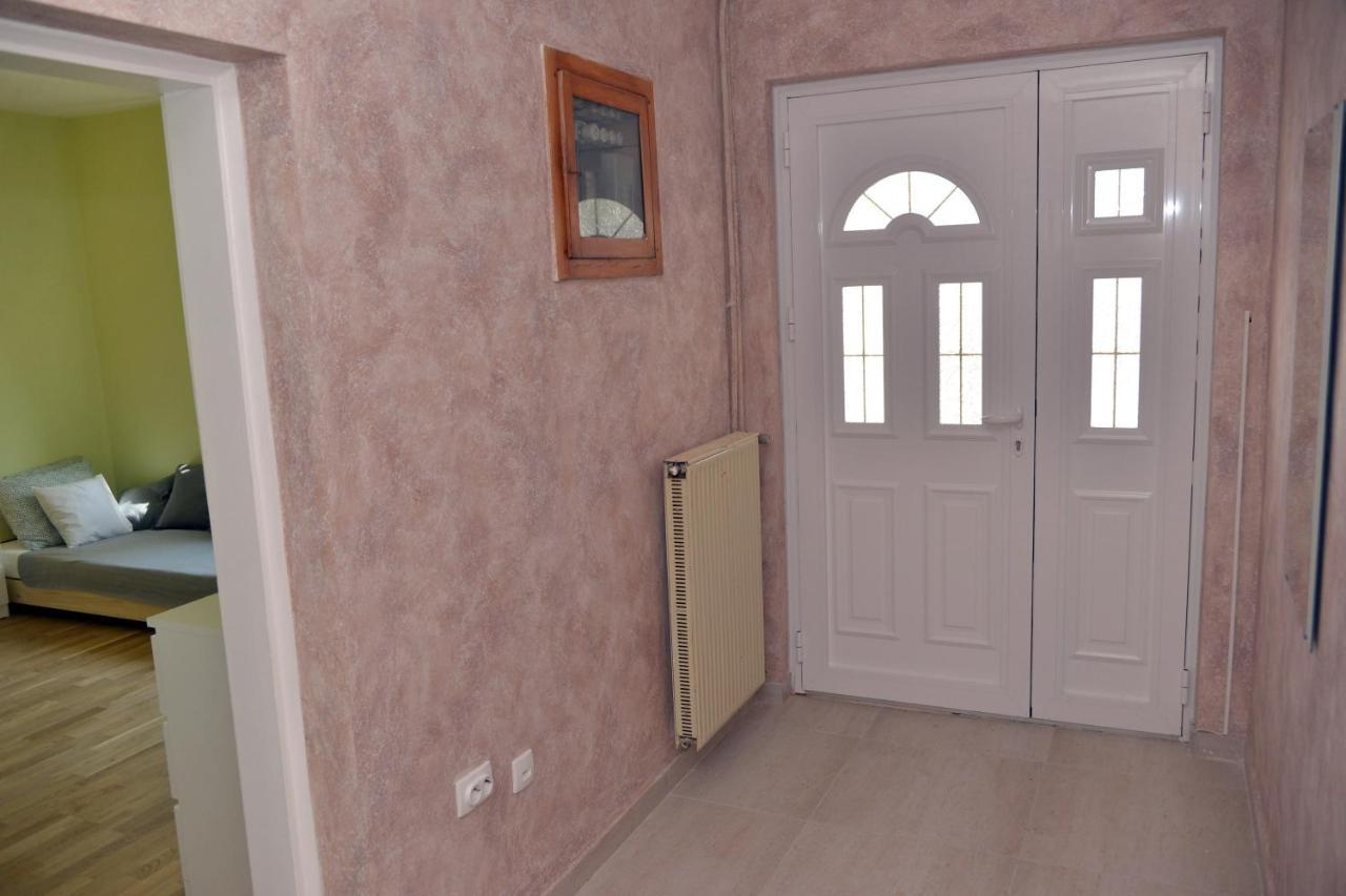 Affordable And Newly Renovated 1-Bedroom Apartment Kraljevo Ngoại thất bức ảnh